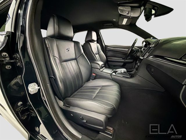 2019 Chrysler 300 300S RWD - 23025187 - 29