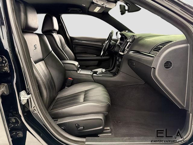 2019 Chrysler 300 300S RWD - 23025187 - 30