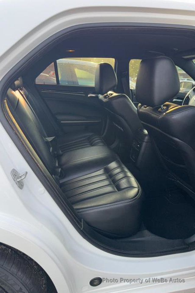2019 Chrysler 300 300S RWD - 22928564 - 6