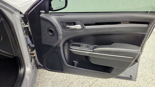 2019 Chrysler 300 300S RWD - 23073921 - 26