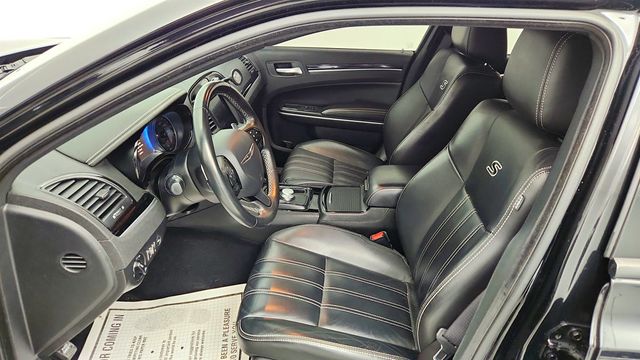 2019 Chrysler 300 300S w/ Uconnect 4C Navigation - 23004685 - 19