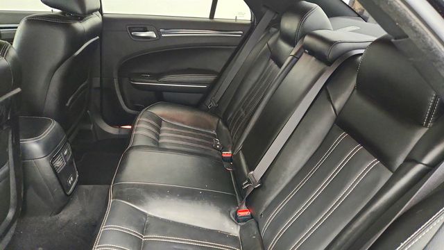 2019 Chrysler 300 300S w/ Uconnect 4C Navigation - 23004685 - 20