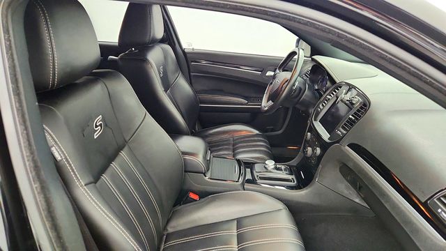 2019 Chrysler 300 300S w/ Uconnect 4C Navigation - 23004685 - 23