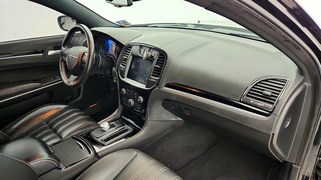 2019 Chrysler 300 300S w/ Uconnect 4C Navigation - 23004685 - 24