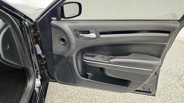 2019 Chrysler 300 300S w/ Uconnect 4C Navigation - 23004685 - 25