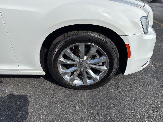 2019 Chrysler 300 Limited AWD - 22903657 - 9
