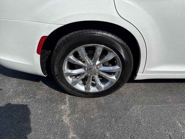 2019 Chrysler 300 Limited AWD - 22903657 - 10