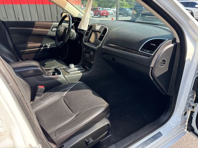 2019 Chrysler 300 Limited AWD - 22903657 - 12