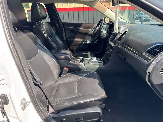 2019 Chrysler 300 Limited AWD - 22903657 - 13