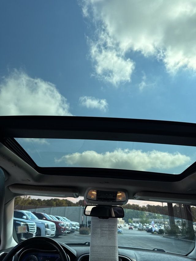 2019 Chrysler 300 Limited AWD - 22903657 - 21