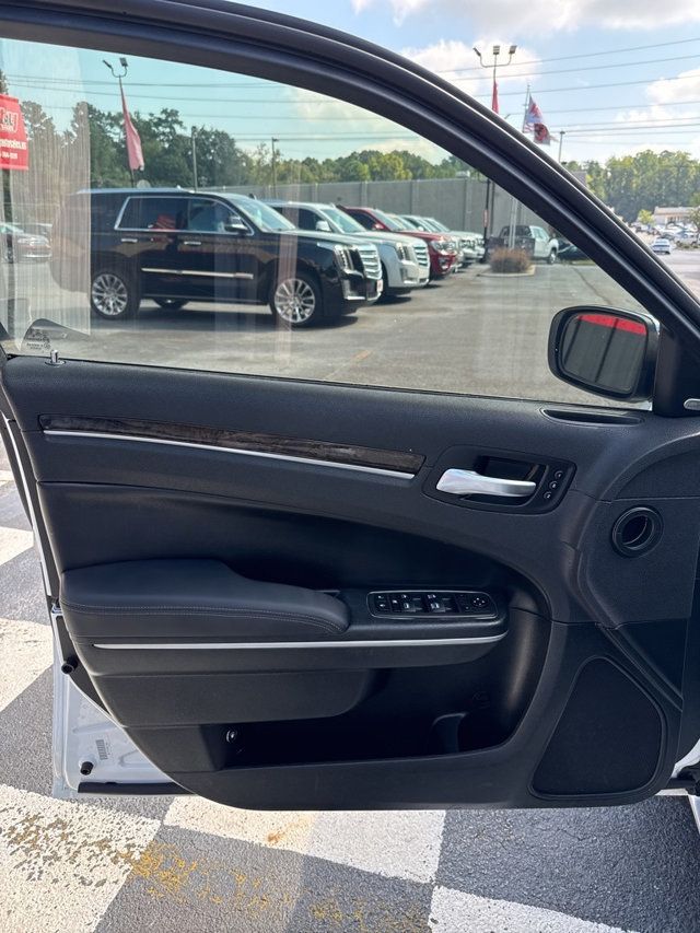 2019 Chrysler 300 Limited AWD - 22903657 - 23