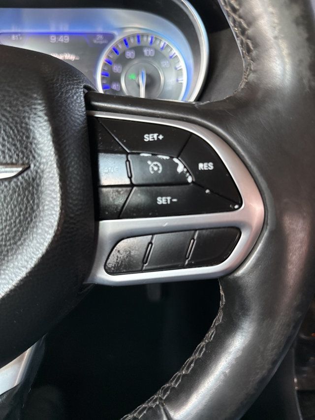 2019 Chrysler 300 Limited AWD - 22903657 - 28