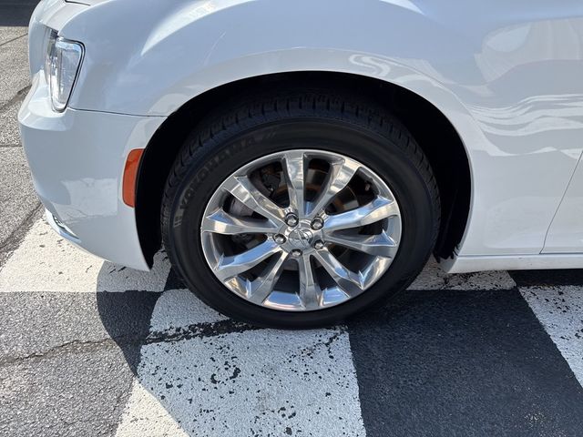 2019 Chrysler 300 Limited AWD - 22903657 - 8