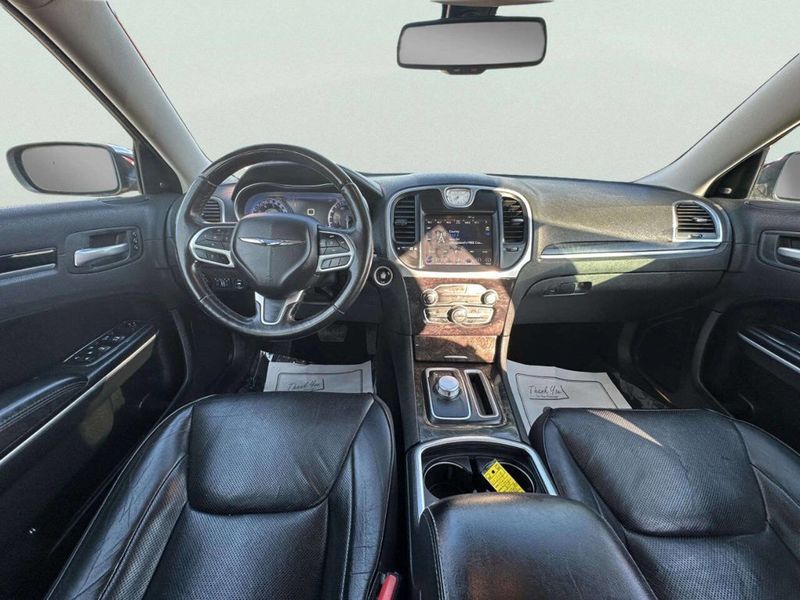 2019 Chrysler 300 Limited RWD - 22986270 - 17