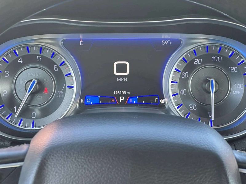 2019 Chrysler 300 Limited RWD - 22986270 - 26