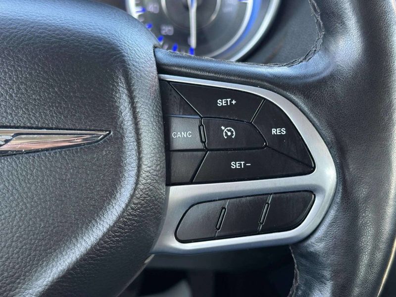 2019 Chrysler 300 Limited RWD - 22986270 - 28