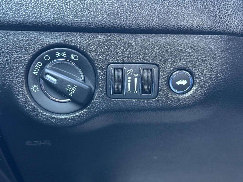 2019 Chrysler 300 Limited RWD - 22986270 - 30