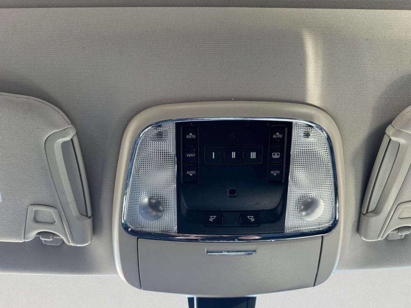 2019 Chrysler 300 Limited RWD - 22986270 - 33