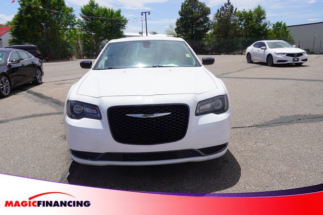 2019 Chrysler 300 Touring's photo