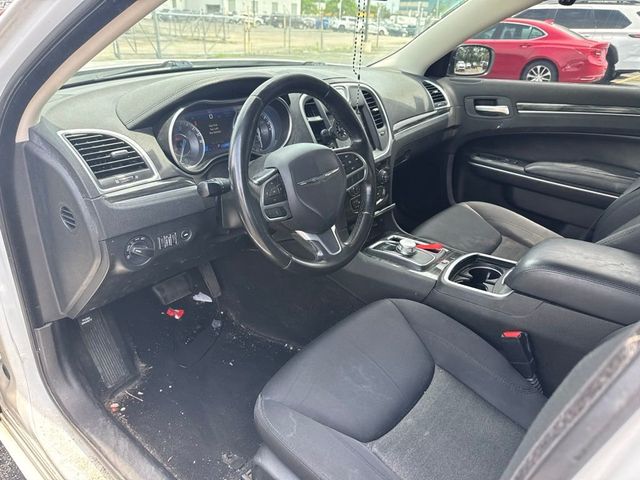 2019 Chrysler 300 Touring - 23051345 - 9
