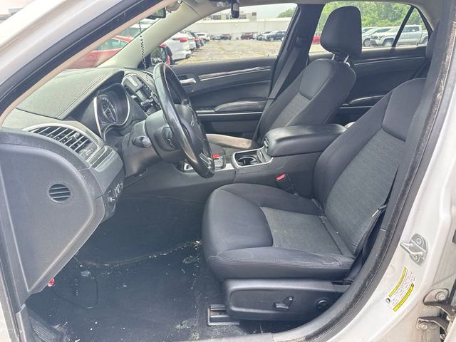 2019 Chrysler 300 Touring - 23051345 - 10