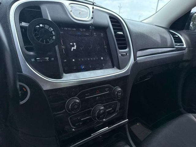 2019 Chrysler 300 Touring - 23051345 - 14