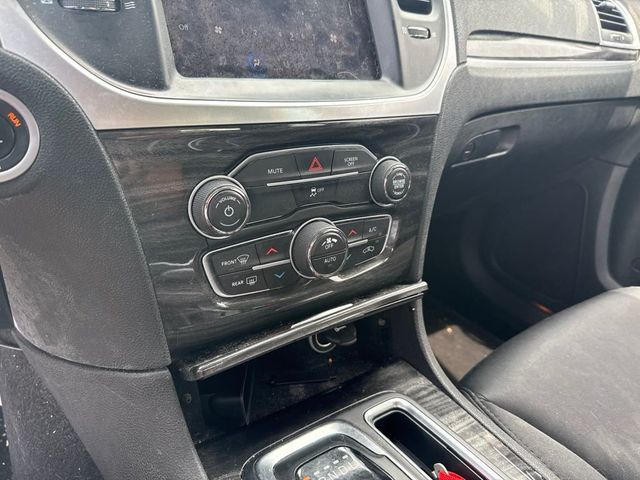 2019 Chrysler 300 Touring - 23051345 - 15