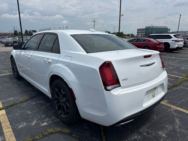 2019 Chrysler 300 Touring - 23051345 - 4