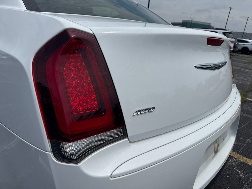 2019 Chrysler 300 Touring - 23051345 - 5
