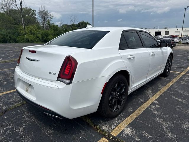 2019 Chrysler 300 Touring - 23051345 - 7