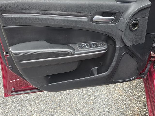 2019 Chrysler 300 Touring - 23014674 - 25