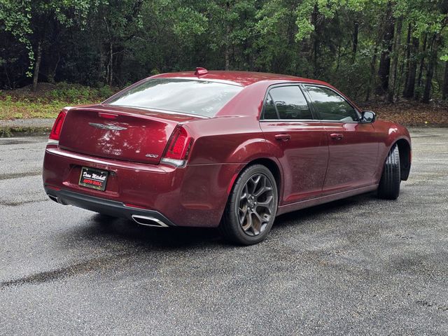 2019 Chrysler 300 Touring's photo