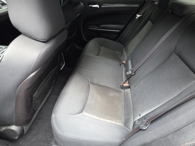 2019 Chrysler 300 Touring - 23014674 - 7