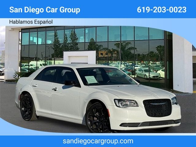 2019 Chrysler 300 Touring - 22643574 - 0