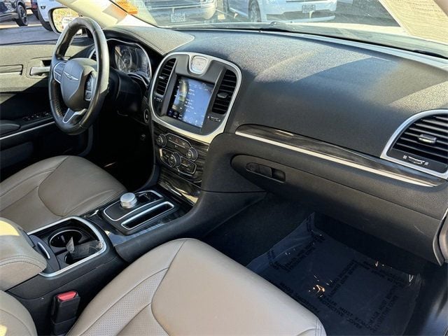 2019 Chrysler 300 Touring - 22643574 - 9