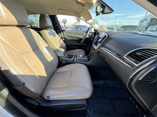 2019 Chrysler 300 Touring - 22643574 - 10