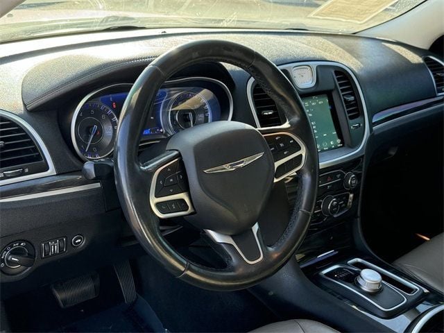 2019 Chrysler 300 Touring - 22643574 - 14