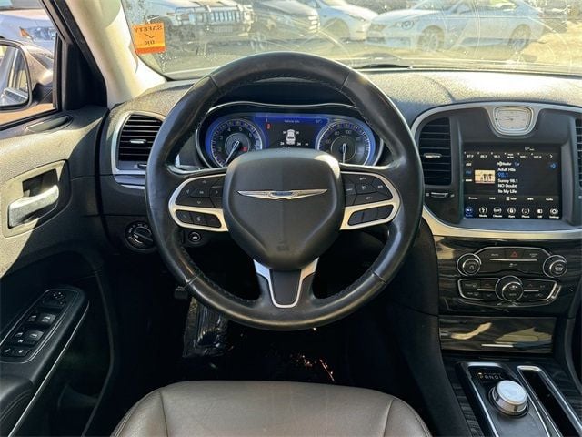 2019 Chrysler 300 Touring - 22643574 - 21