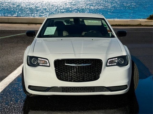 2019 Chrysler 300 Touring - 22643574 - 3