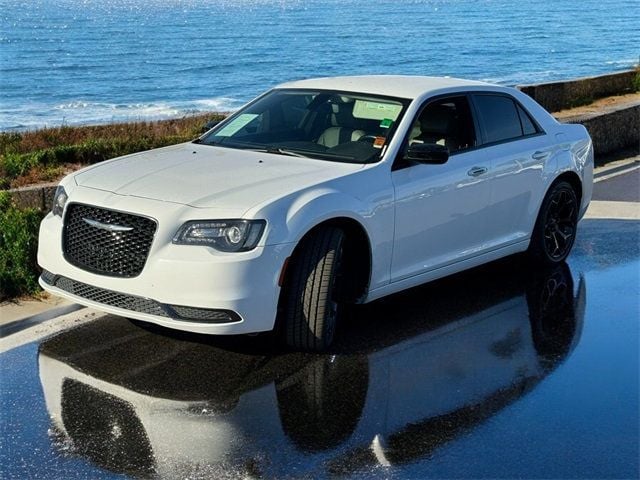 2019 Chrysler 300 Touring - 22643574 - 4