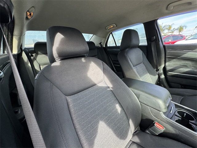 2019 Chrysler 300 Touring - 22786032 - 11