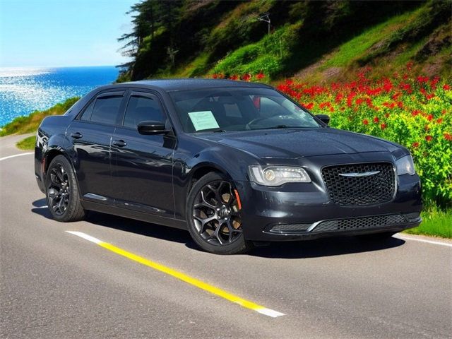 2019 Chrysler 300 Touring - 22786032 - 1