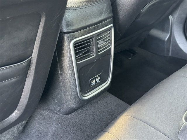 2019 Chrysler 300 Touring - 22786032 - 19