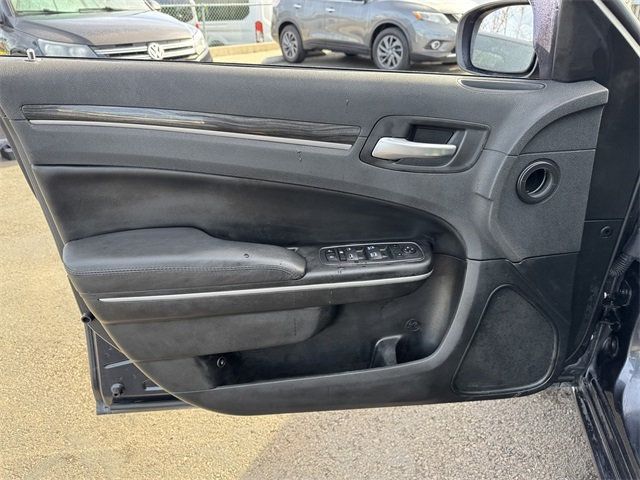 2019 Chrysler 300 Touring - 22786032 - 21