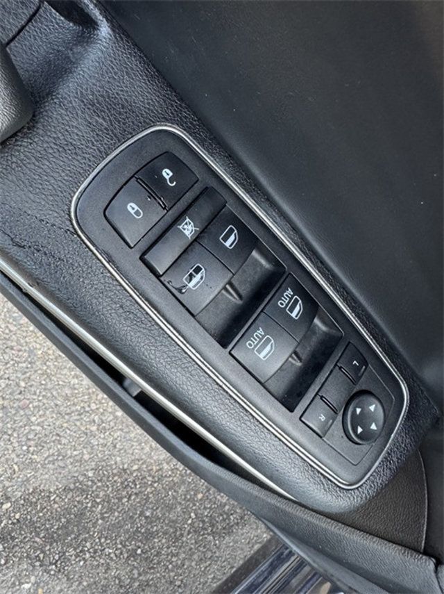 2019 Chrysler 300 Touring - 22786032 - 22