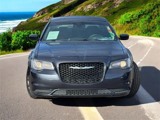 2019 Chrysler 300 Touring - 22786032 - 3