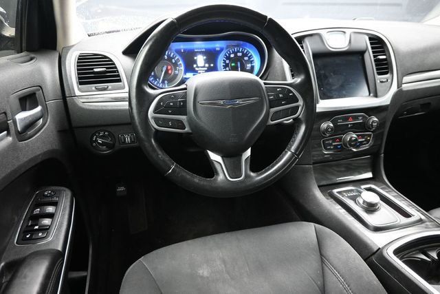 2019 Chrysler 300 Touring - 23071752 - 15
