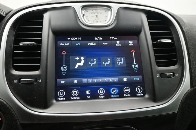 2019 Chrysler 300 Touring - 23071752 - 17