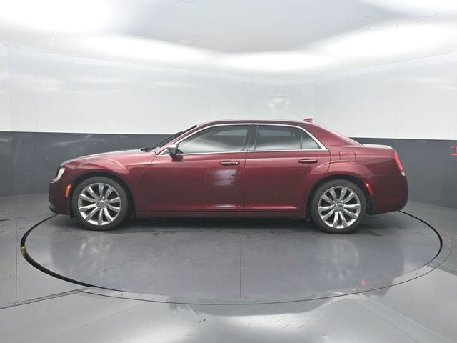 2019 Chrysler 300 Touring - 23071752 - 1