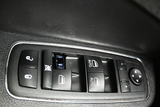 2019 Chrysler 300 Touring - 23071752 - 26